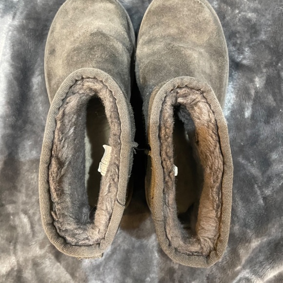 Women’s size 6 Gray Ugg Boots - Picture 5 of 7
